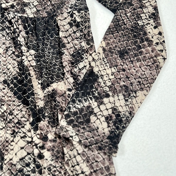 TORRID Animal Print Snakeskin Sheer Lightweight Mesh Babydoll Blouse Size 2X - Picture 7 of 14